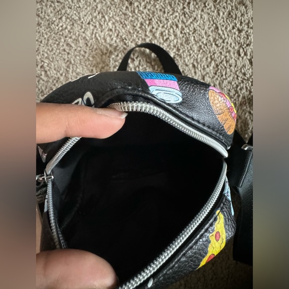 Cute F•R•I•E•N•D•S crossbody! - Picture 5 of 5